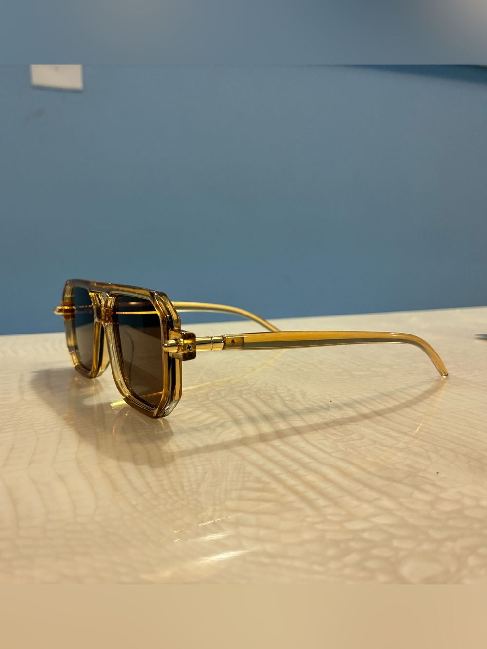 Feisedy Transparent Square Sunglasses - Brown Lenses